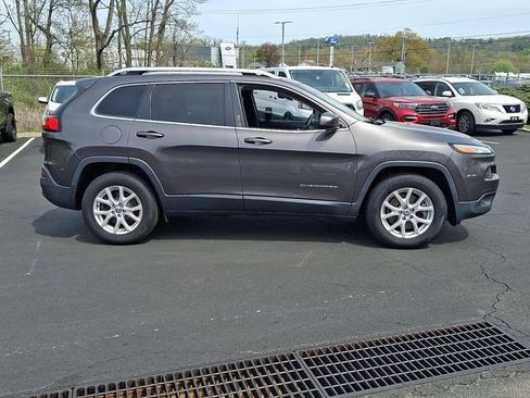 Used 2018 Jeep Cherokee Latitude Plus AWD/4WD image 15