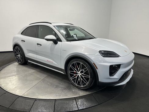 New 2026 Porsche Macan 4S Electric AWD/4WD image 9