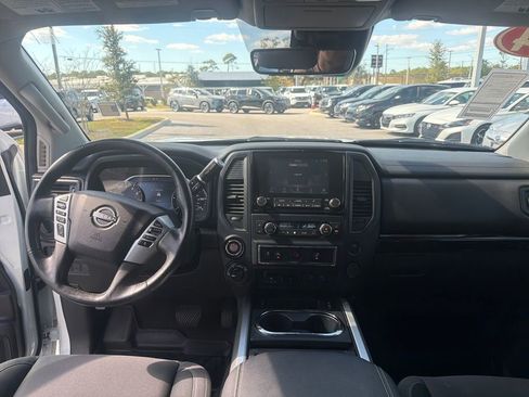 Used 2024 Nissan Titan SV w/ SV Convenience Package image 25