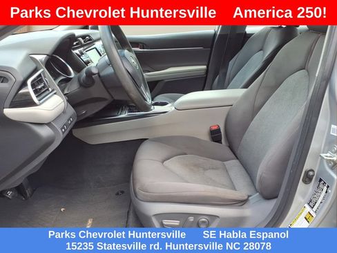 Used 2018 Toyota Camry LE FWD image 15
