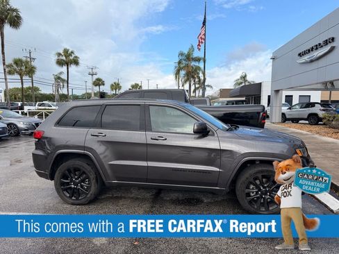 Used 2021 Jeep Grand Cherokee Laredo X image 3