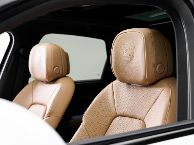 Certified 2026 Porsche Cayenne AWD/4WD image 10