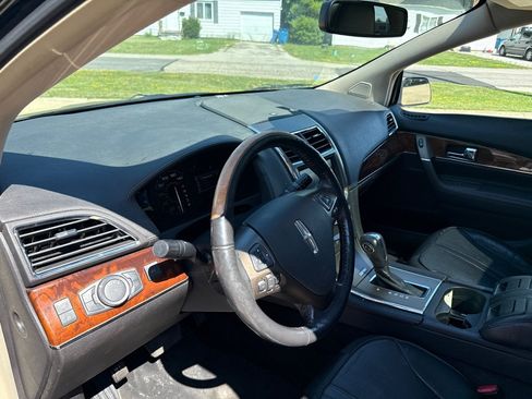 Used 2011 Lincoln MKX AWD w/ 102A Rapid Spec Order Code image 15