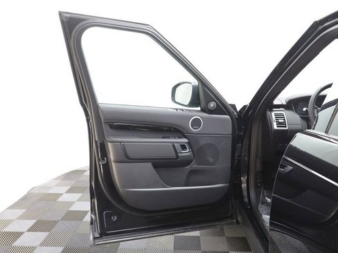 Used 2025 Land Rover Discovery S image 5