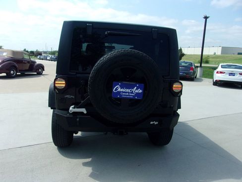 Used 2016 Jeep Wrangler Sport image 4