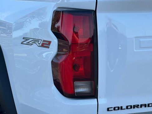 Used 2025 Chevrolet Colorado ZR2 w/ Midnight Edition AWD/4WD image 45