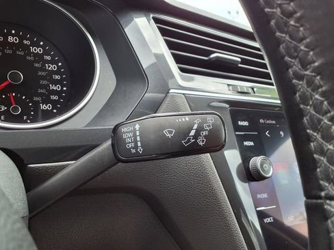 Used 2019 Volkswagen Tiguan SE w/ Panoramic Sunroof Package image 26