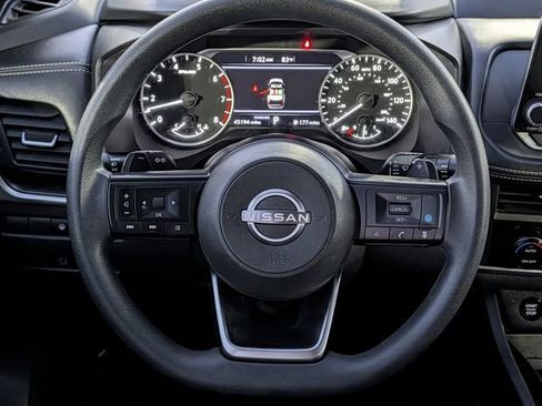 Used 2024 Nissan Rogue SV FWD image 13