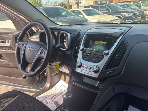 Used 2017 Chevrolet Equinox LS FWD image 20