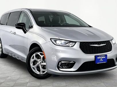 Used 2024 Chrysler Pacifica Limited