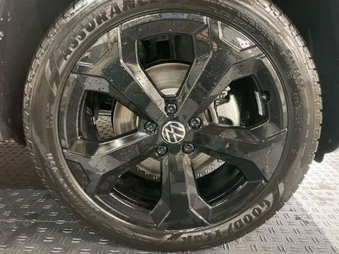 New 2026 Volkswagen Taos SE AWD/4WD image 3