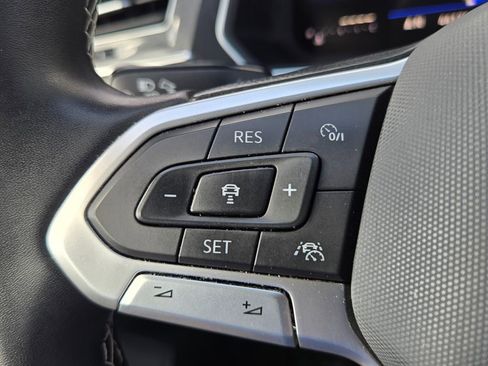 Used 2023 Volkswagen Tiguan SE image 26