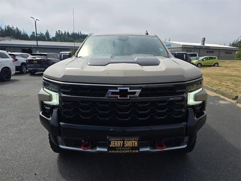 Used 2023 Chevrolet Silverado 1500 ZR2 w/ Technology Package image 10