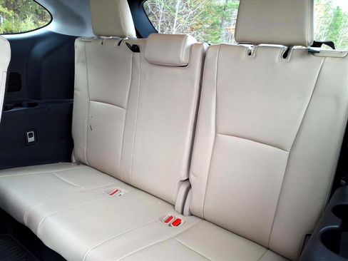 Used 2023 Toyota Highlander XLE image 14