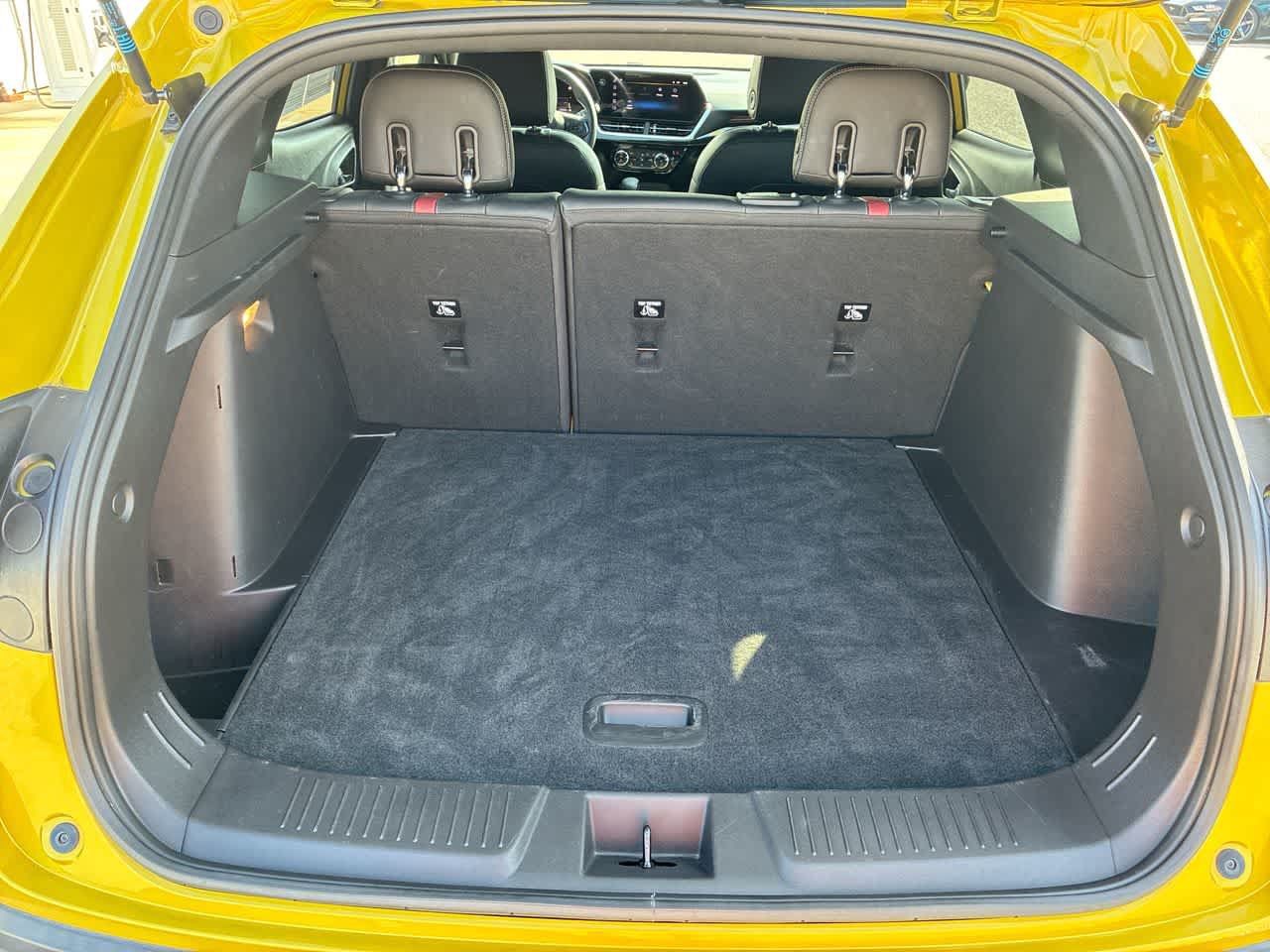 Used 2024 Chevrolet Trax RS w/ Sunroof Package FWD image 25
