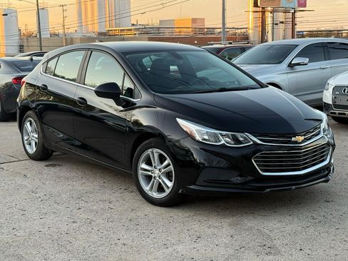 Used 2017 Chevrolet Cruze LT FWD image 2