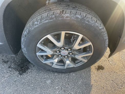 Used 2023 GMC Acadia SLE w/ Driver Convenience Package image 14