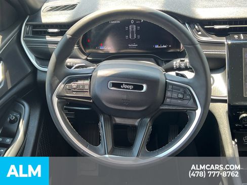 Used 2025 Jeep Grand Cherokee Altitude AWD/4WD image 31