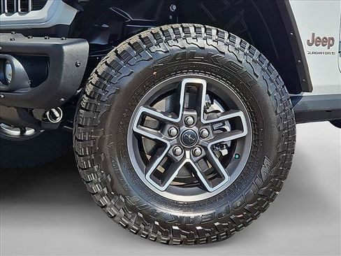 Used 2025 Jeep Gladiator Mojave AWD/4WD image 30