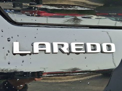 Used 2025 Jeep Grand Cherokee Laredo image 31