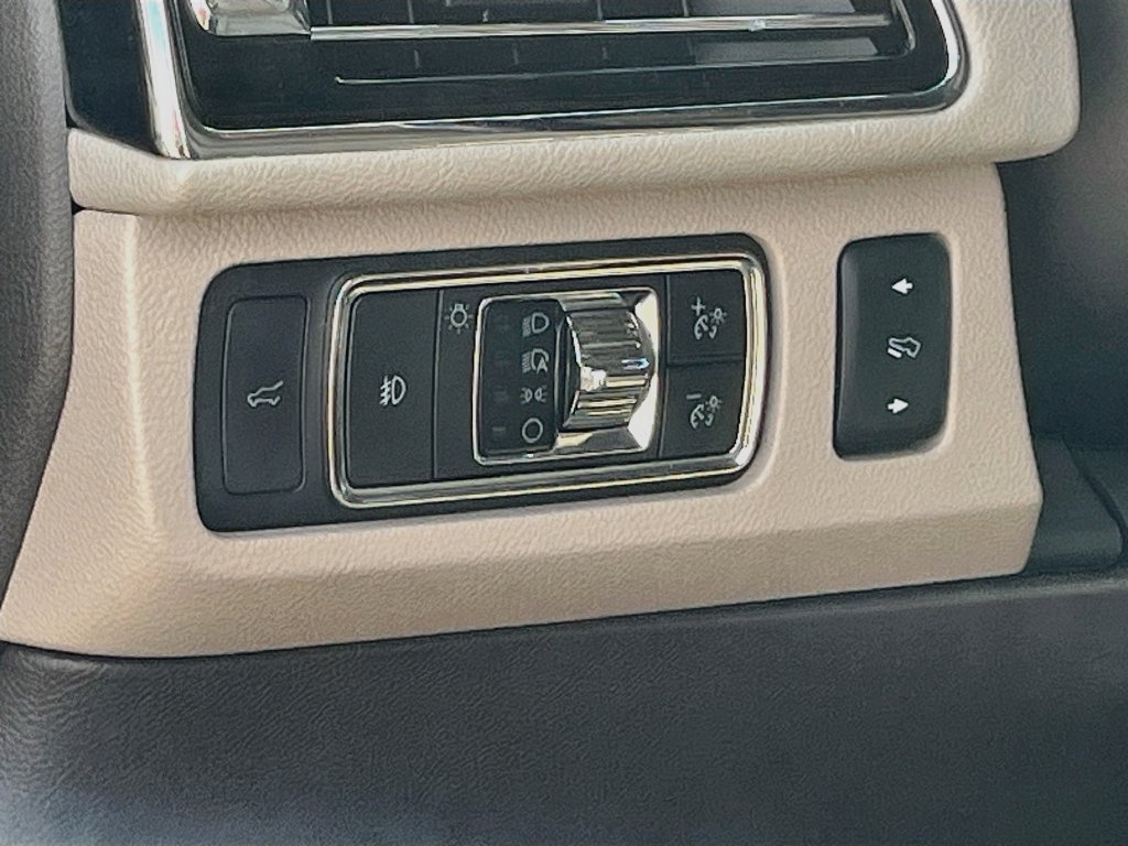 Used 2022 Lincoln Navigator L Reserve AWD/4WD image 10
