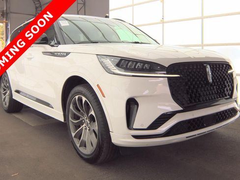 Used 2025 Lincoln Aviator AWD w/ Jet Appearance Package image 3