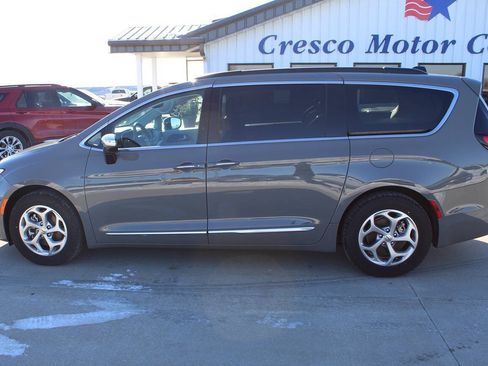 Used 2023 Chrysler Pacifica Limited FWD image 10