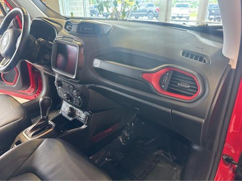 Used 2023 Jeep Renegade Trailhawk w/ Trailhawk Elite Group AWD/4WD image 30