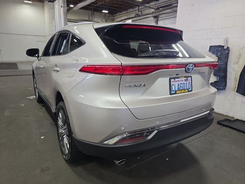 Used 2022 Toyota Venza Limited AWD/4WD image 4