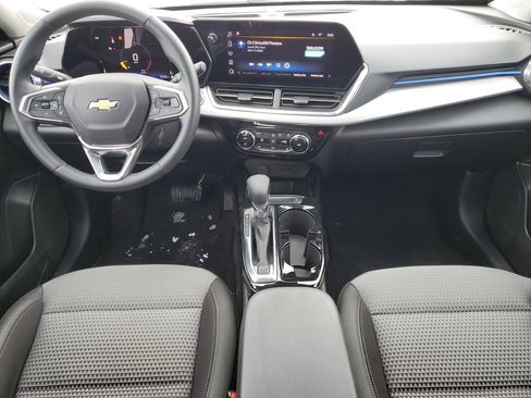 Used 2025 Chevrolet Trax LT w/ LT Convenience Package image 29