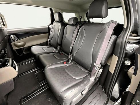 Used 2025 Kia Carnival image 26