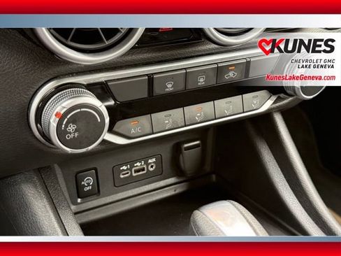 Used 2024 Nissan Sentra SV FWD image 25