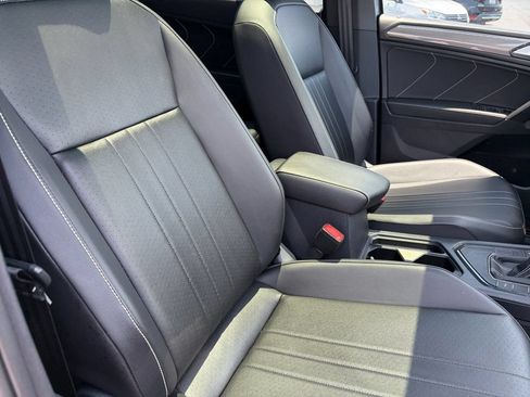 Certified 2022 Volkswagen Tiguan SE R-Line FWD image 30