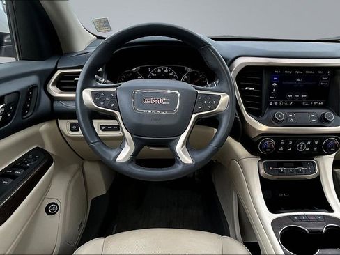 Used 2023 GMC Acadia Denali w/ Denali Ultimate Package AWD/4WD image 9
