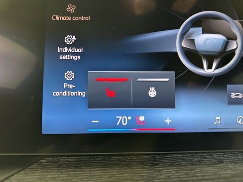 Used 2025 BMW 330i xDrive Sedan w/ Premium Package image 19