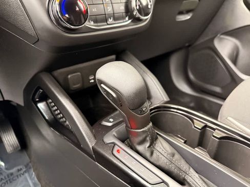 Used 2023 Chevrolet TrailBlazer LT FWD image 17
