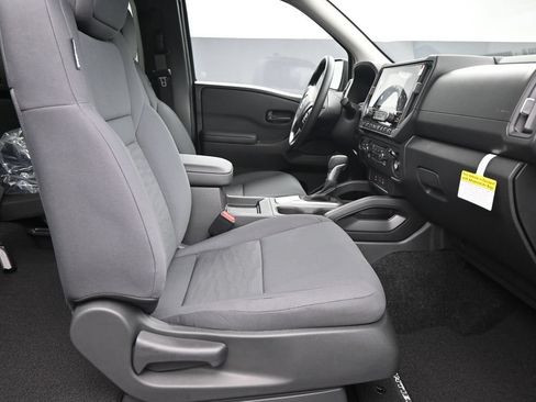 Used 2025 Nissan Frontier S AWD/4WD image 10