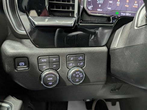 Used 2025 GMC Sierra 3500 SLT w/ SLT Premium Package AWD/4WD image 23