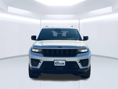 Used 2023 Jeep Grand Cherokee Altitude AWD/4WD image 12