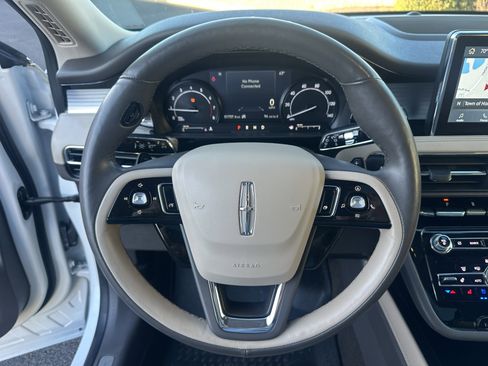 Used 2022 Lincoln Corsair AWD w/ Premium Package image 11