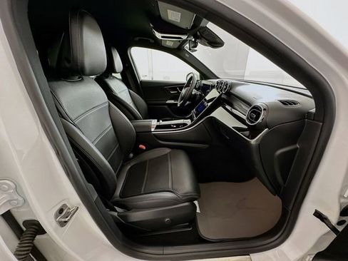 Used 2025 Mercedes-Benz GLC 300 4MATIC image 27