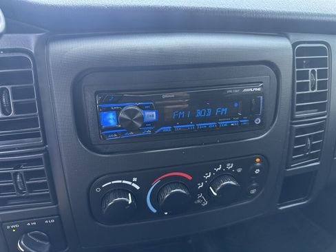 Used 2004 Dodge Dakota Sport w/ PWR Convenience Group AWD/4WD image 38