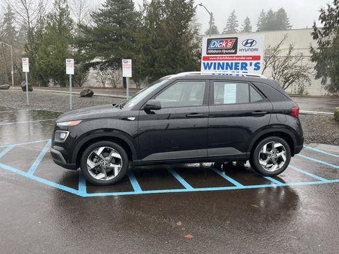 Certified 2022 Hyundai Venue SEL image 2