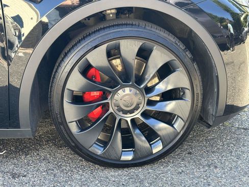 Used 2022 Tesla Model Y Performance AWD/4WD image 10
