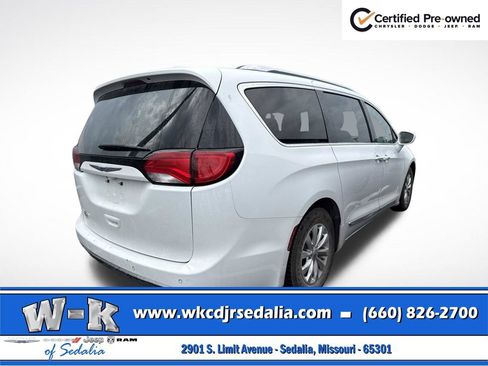 Used 2018 Chrysler Pacifica Touring-L FWD image 5