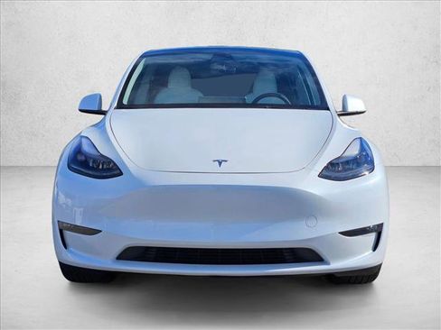 Used 2023 Tesla Model Y Performance image 2