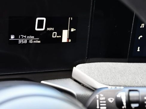 Used 2025 Nissan Kicks SV AWD/4WD image 19