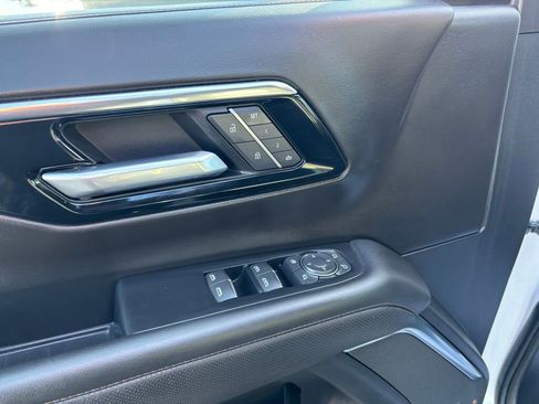 Used 2025 Chevrolet Suburban High Country image 20