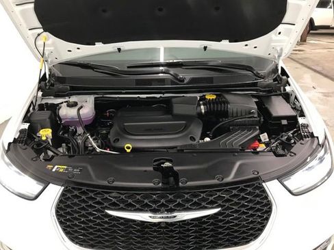 New 2025 Chrysler Pacifica Select image 29