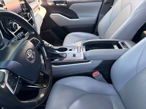 Used 2020 Toyota Highlander Limited FWD image 17